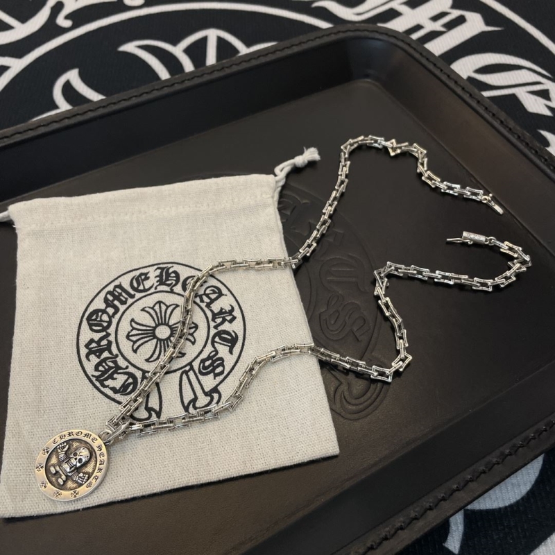 Ch*0me He**ts necklaces